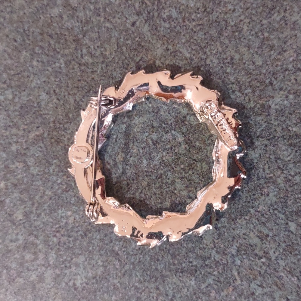 Singed "Gerry's" Elegant Gold Tone  Leaf Brooch - Picture 2 of 4